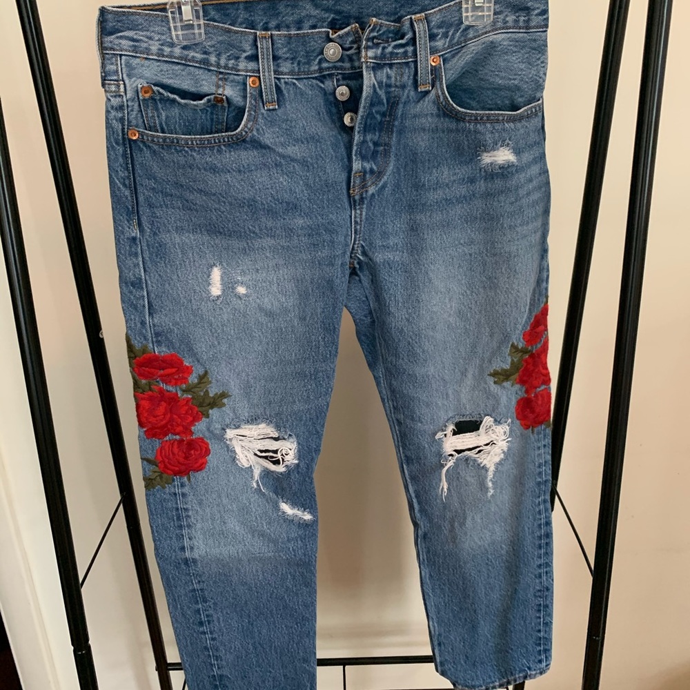 Levi Distressed Rose Embellished Jeans Size 27